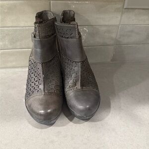 JBU Charcoal Cut-Out Ankle Booties